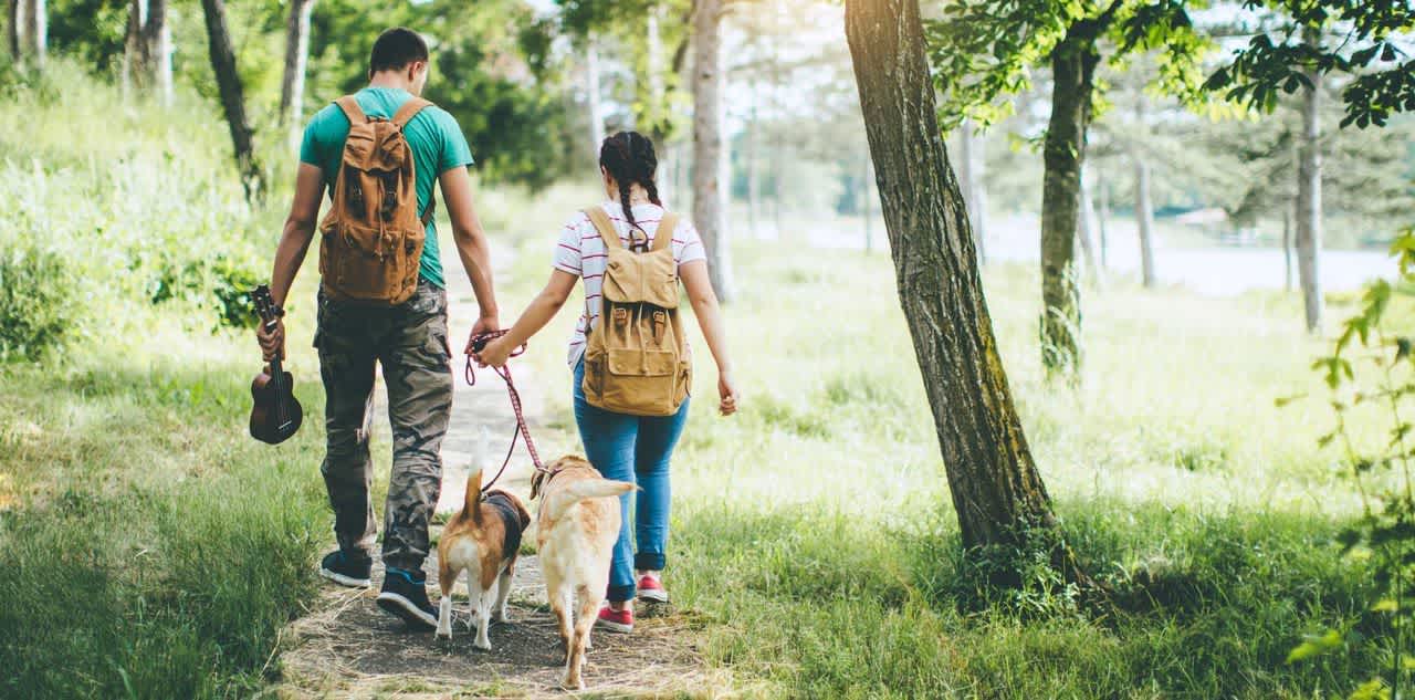 Couple going on hike for exercise to reduce inflammation