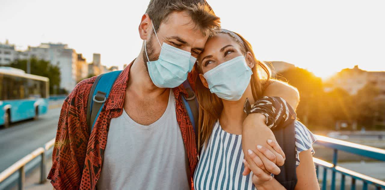 Masked couple dating during Covid